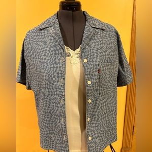 Levi’s women new shirt L